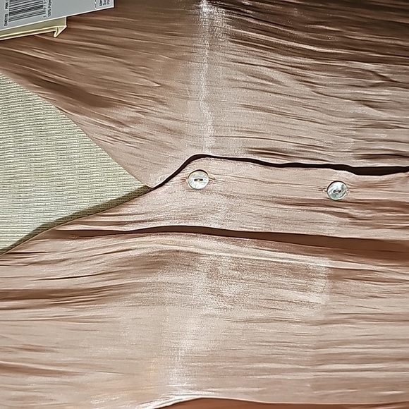 Elie Tahari NWT pink champagne color, size small button-down. Shinny fab… - Picture 3 of 12